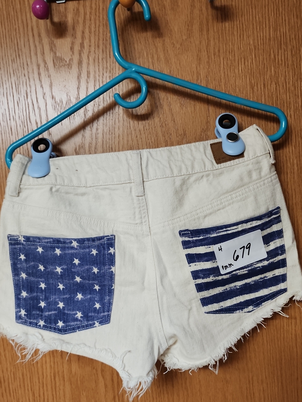 American eagle Women's Cream Denim Cutoff Shorts 4 number 679